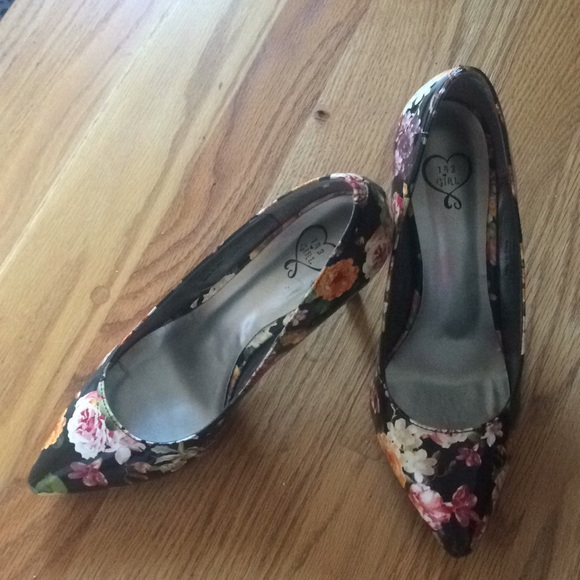 143 Girl Floral pumps - Picture 2 of 4
